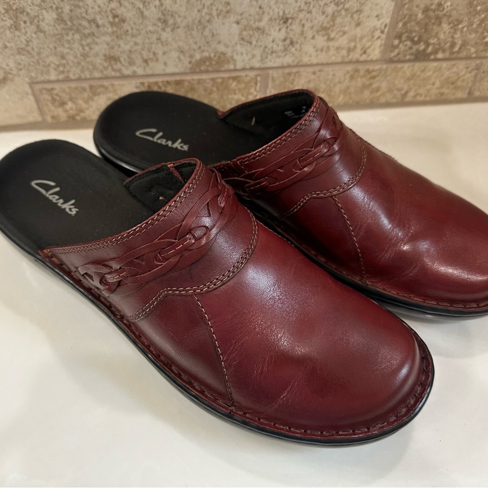 Clarks Women's Burgundy Leather Mules Clogs Size 9 NEW!